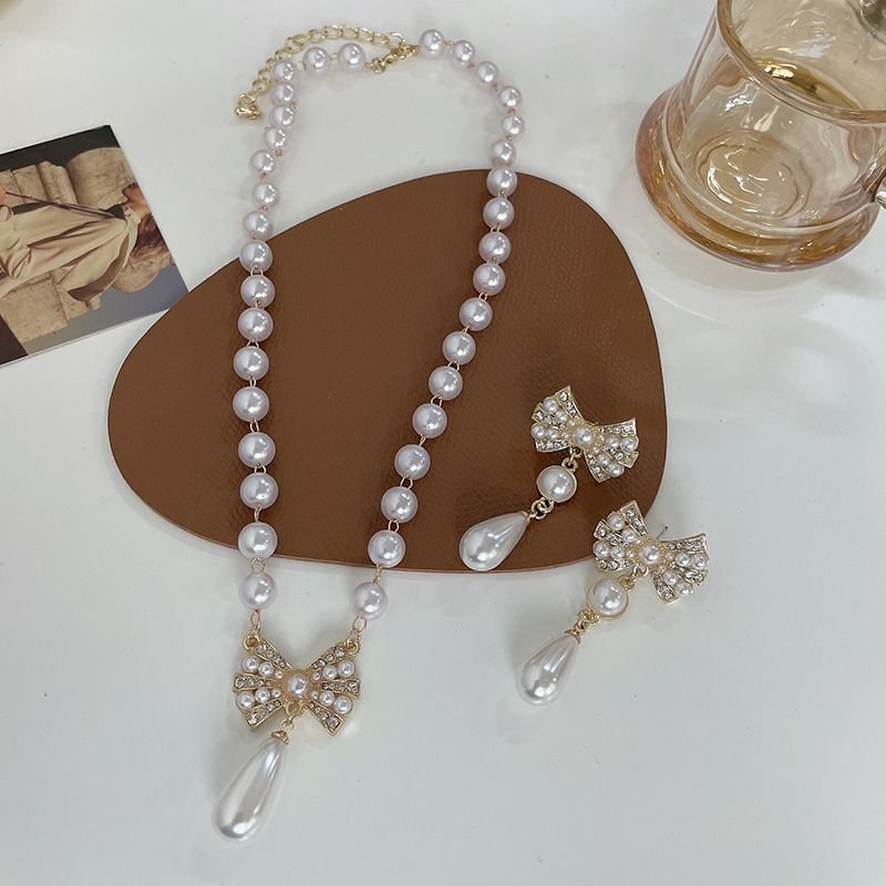 Women Fashion Butterfly Rhinestone Pearl Necklace Earrings Set