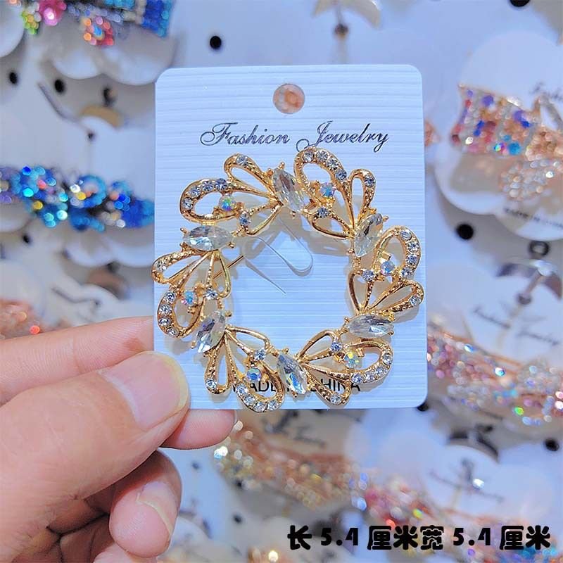 Women Fashion Creative Floral Pearl Rhinestone Anti-Light Brooch