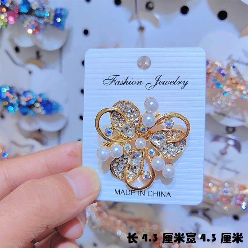 Women Fashion Creative Floral Pearl Rhinestone Anti-Light Brooch