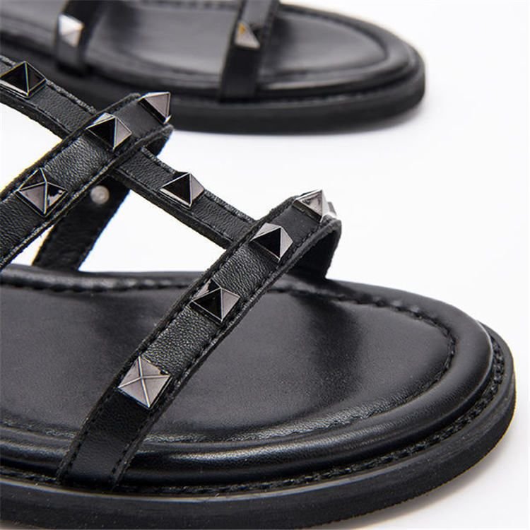 Size:4.5-8 Women Fashion Solid Color Rivet Decorative Sandals